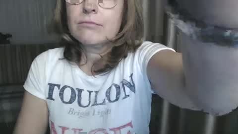 Lauraoven1 online show from 12/27/24, 11:28