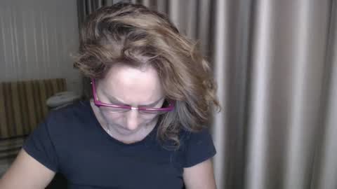 Lauraoven1 online show from 12/30/24, 07:11