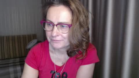Lauraoven1 online show from 01/12/25, 12:01