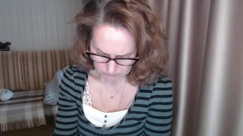 Lauraoven1 online show from 02/12/25, 07:13