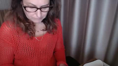 Lauraoven1 online show from 11/01/25, 07:54