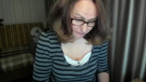 Lauraoven1 online show from 05/05/26, 06:38