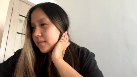 Snapshot of lauraparda chatting on 03/31/26, 10:37 Miko online show from 03/31/26, 10:37