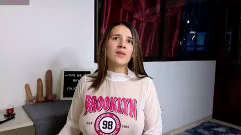 Snapshot of laurasex_21 chatting on 02/17/25, 11:53 Laura online show from 02/17/25, 11:53