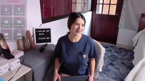 Snapshot of laurasex_21 chatting on 03/09/25, 07:48 Laura online show from 03/09/25, 07:48