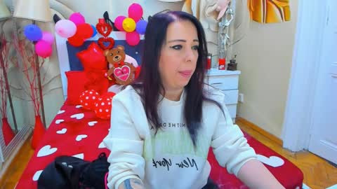 Laura online show from 02/15/25, 04:14