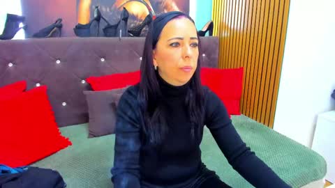 Snapshot of laurasinfull chatting on 04/16/26, 03:18 Laura online show from 04/16/26, 03:18