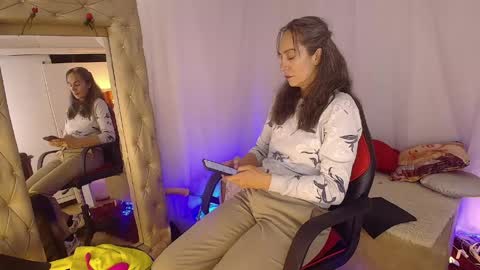 Snapshot of laurasofia45 chatting on 04/28/26, 11:10 Laura Sofia online show from 04/28/26, 11:10