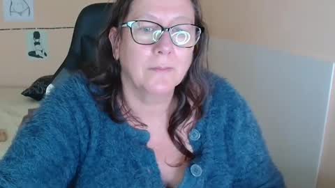 Snapshot of laureanne50 chatting on 12/08/24, 01:25 laureanne online show from 12/08/24, 01:25