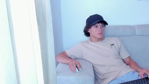 Laureent online show from 01/26/25, 06:58