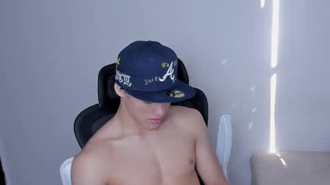 Laureent online show from 11/30/25, 07:07