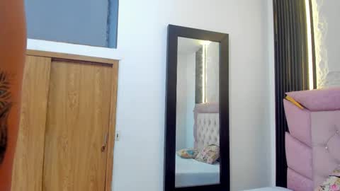 Laurem online show from 11/12/25, 07:13