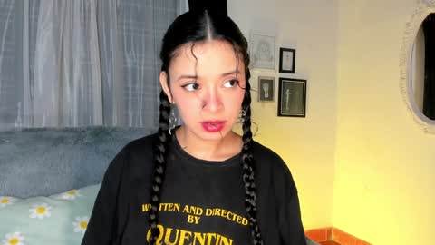 Snapshot of lauren_croftt chatting on 01/06/25, 12:27 Lauren online show from 01/06/25, 12:27