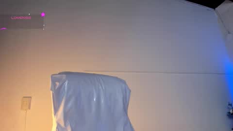 Lauren online show from 10/21/25, 08:09