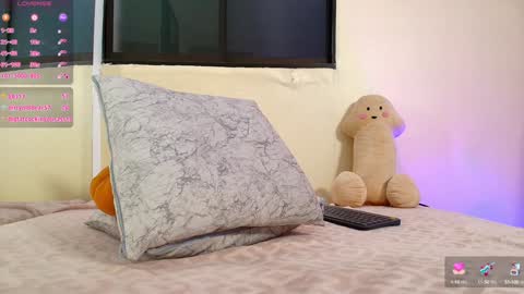 Snapshot of lauren_gil_ chatting on 12/16/24, 12:26    1      online show from 12/16/24, 12:26