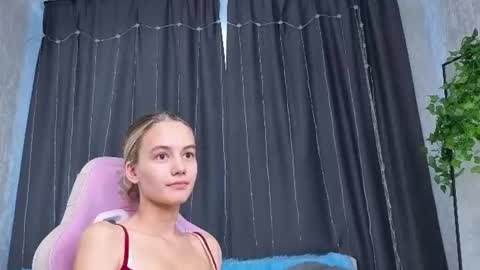 Snapshot of laurenasimpkin chatting on 07/22/26, 01:14 Lissa online show from 07/22/26, 01:14