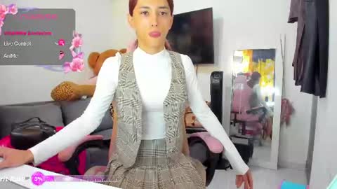 Snapshot of laurencesophiets chatting on 06/25/26, 04:33 SF online show from 06/25/26, 04:33