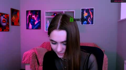 Snapshot of laurenmurrr chatting on 04/17/26, 01:03 Laure online show from 04/17/26, 01:03