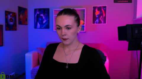 Snapshot of laurenmurrr chatting on 04/25/26, 09:12 Laure online show from 04/25/26, 09:12