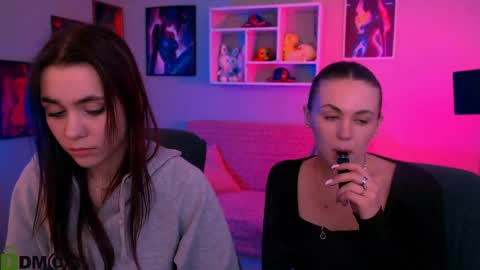 Snapshot of laurenmurrr chatting on 04/25/26, 01:41 Laure online show from 04/25/26, 01:41