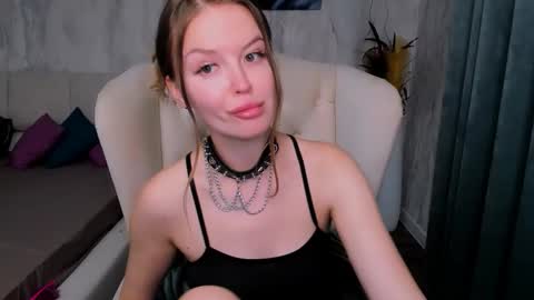 laurennhill online show from 10/07/25, 12:30