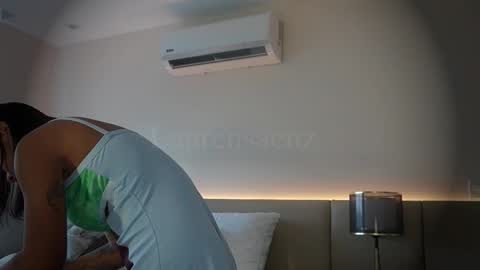 Lauren Saenz online show from 10/27/25, 12:09