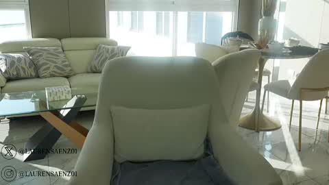 Lauren Saenz online show from 10/30/25, 12:28