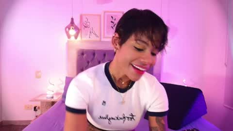 Lauren Saenz online show from 06/05/26, 12:11