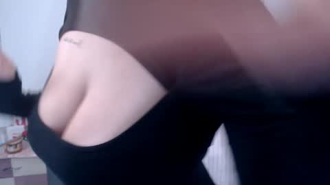 Snapshot of laurensweety_ chatting on 12/03/24, 08:39 Laura online show from 12/03/24, 08:39