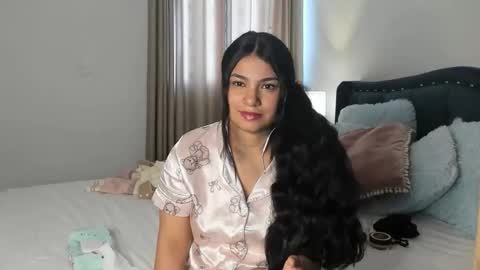 Snapshot of laurent_jones chatting on 04/23/26, 12:29 daniela angel online show from 04/23/26, 12:29