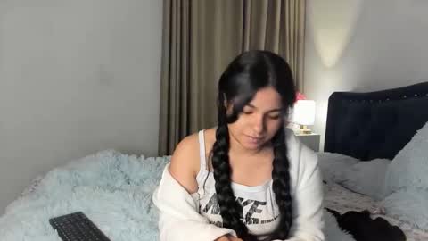 Snapshot of laurent_jones chatting on 05/12/26, 10:23 daniela angel online show from 05/12/26, 10:23