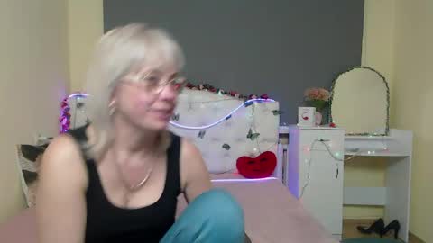 Snapshot of laurenwishy chatting on 04/28/26, 02:27 Lauren online show from 04/28/26, 02:27