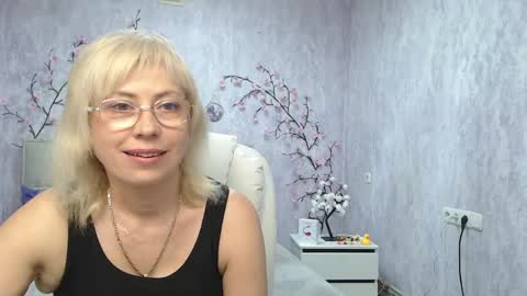 Snapshot of laurenwishy chatting on 05/18/26, 05:13 Lauren online show from 05/18/26, 05:13