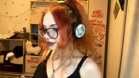 Snapshot of laurettecipro chatting on 05/27/26, 01:57 Eva online show from 05/27/26, 01:57