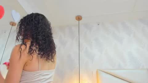 Laurent online show from 11/11/25, 11:43