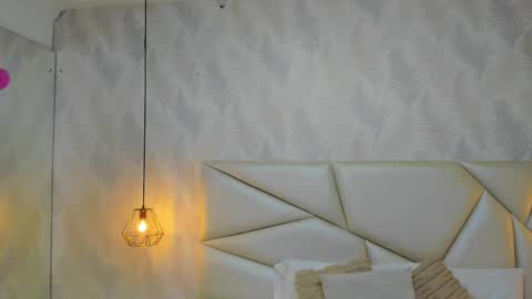 Laurent online show from 11/19/25, 11:54