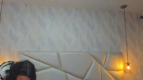 Laurent online show from 11/22/25, 11:09