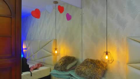 Laurent online show from 11/30/25, 10:19