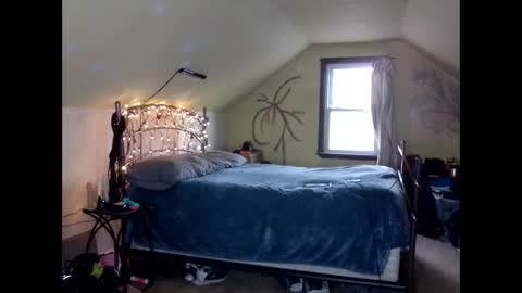 Snapshot of laureybabe44 chatting on 01/15/25, 08:16 Lauren online show from 01/15/25, 08:16