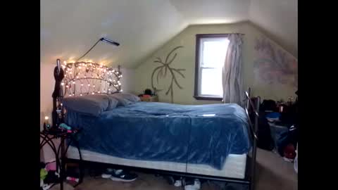 Snapshot of laureybabe44 chatting on 01/16/25, 08:36 Lauren online show from 01/16/25, 08:36