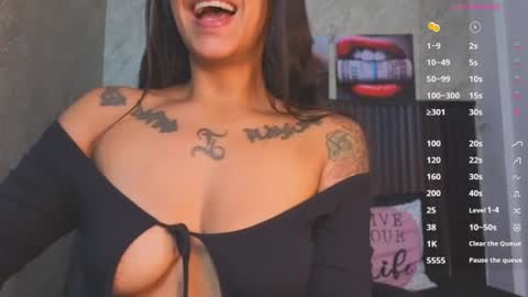 Snapshot of lauryn__brown chatting on 06/23/26, 12:25 Lauryn online show from 06/23/26, 12:25