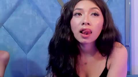 Snapshot of laurynandnarem chatting on 11/20/25, 07:41 Laury and Narem online show from 11/20/25, 07:41