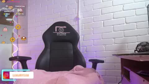 Lauxury  online show from 10/10/25, 04:44