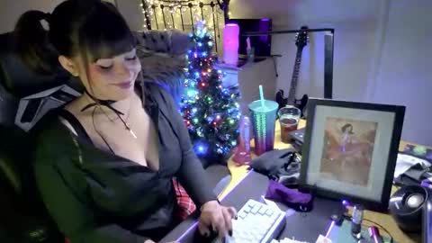 Lavenderrzz online show from 12/18/25, 02:23