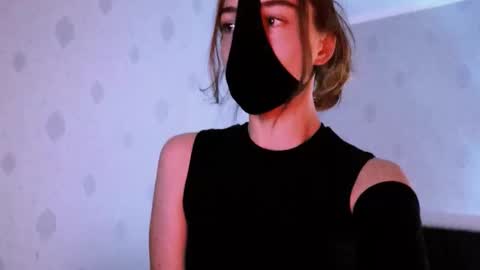 Snapshot of lavinda_lin chatting on 10/03/25, 05:10 Lavinda online show from 10/03/25, 05:10