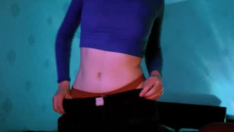 Snapshot of lavinda_lin chatting on 10/27/25, 08:29 Lavinda online show from 10/27/25, 08:29