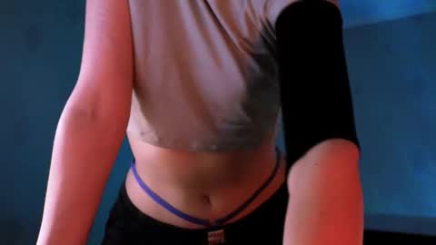 Snapshot of lavinda_lin chatting on 10/30/25, 09:22 Lavinda online show from 10/30/25, 09:22