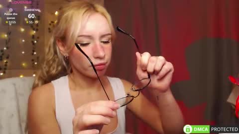 Snapshot of lavinell chatting on 01/19/26, 01:53 Mia online show from 01/19/26, 01:53