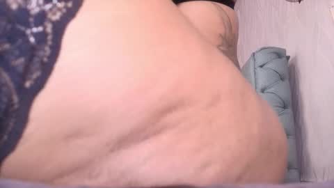 Lay Madison  online show from 11/11/25, 07:36