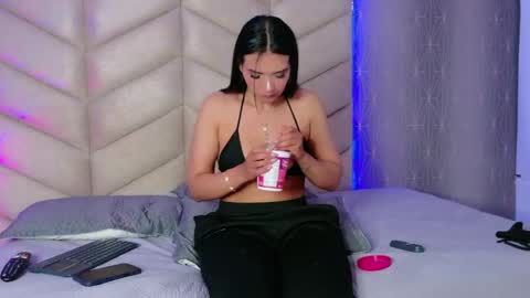 laya online show from 12/03/25, 03:36